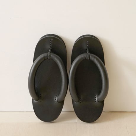 kino shoe works・zori / 黒× 黒 （24cm）