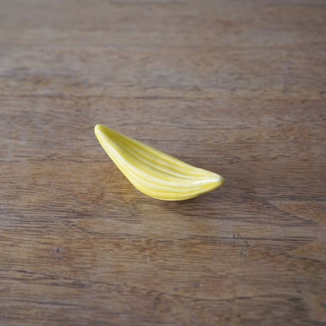 スミレ研究所・黄色い箸置き
