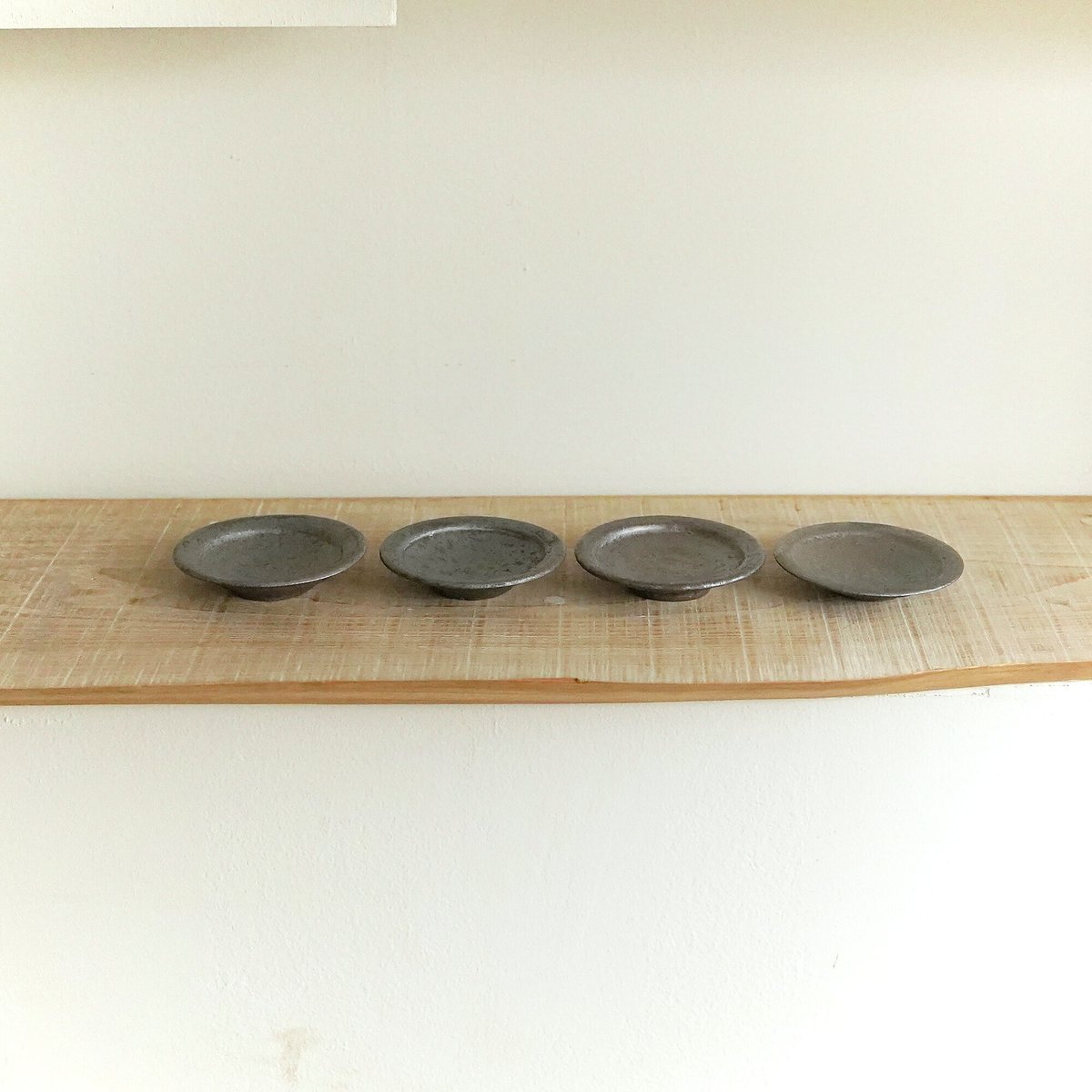 遠藤素子・リム付き豆皿 / 鉄釉 | 黄魚オンラインショップ