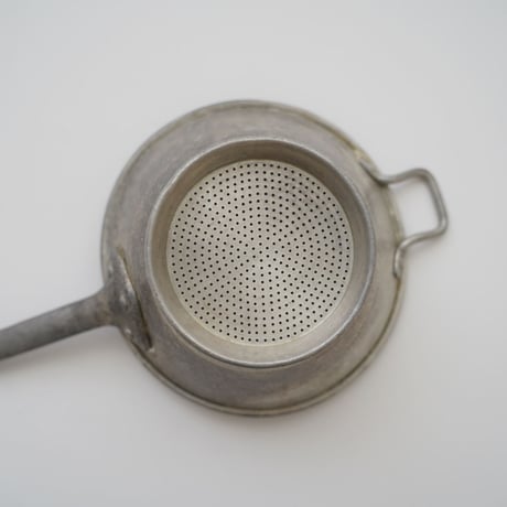 フランス・ビンテージ調理器具 / アルミの漉し器