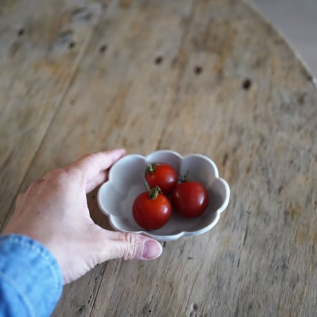鈴木まどか・白瓷輪花楕円鉢 (小)