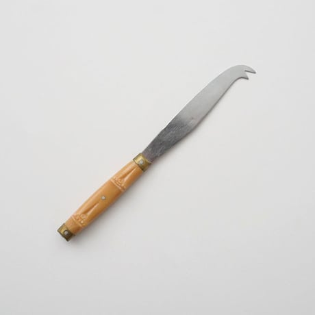 竹みたいなプラスチックのチーズナイフ