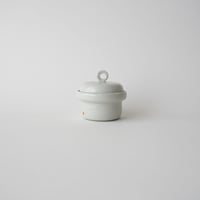 32 壷田亜矢 / 蓋物（白磁）