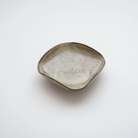 角掛政志・四方皿 / 長石釉