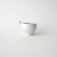 44 壷田亜矢 / 片口（白磁）