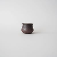 26 壷田亜矢 / 蓋物（土もの）