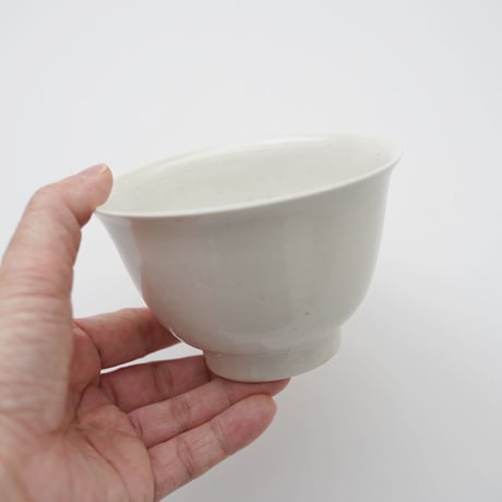 16  竹下努・青白磁縁反飯碗