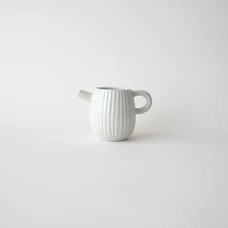 49 壷田亜矢 / 注器（白磁）