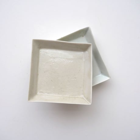 2 竹下努・青白磁小皿 / 四角