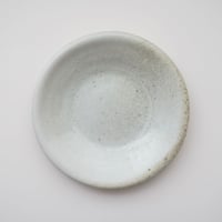 16 壷田亜矢 / 皿 中（白磁）