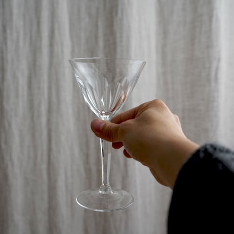 チェコ・背の高いお花のようなグラス
