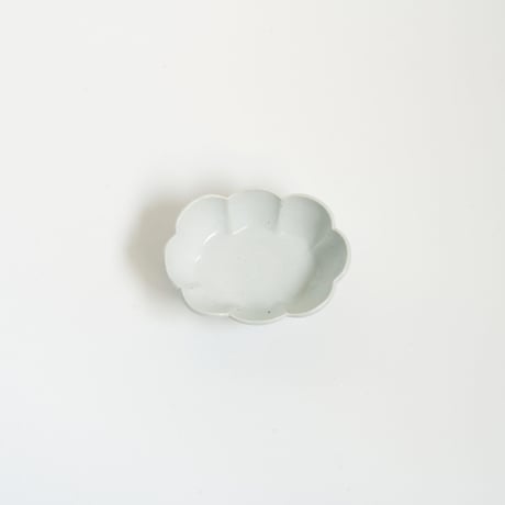 鈴木まどか・白瓷輪花楕円鉢 (小)