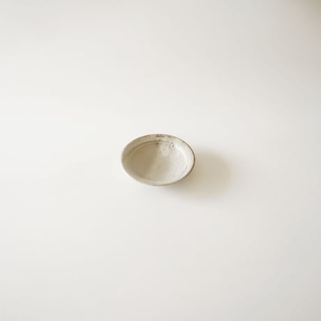 遠藤素子・リム付き小皿 / 粉引
