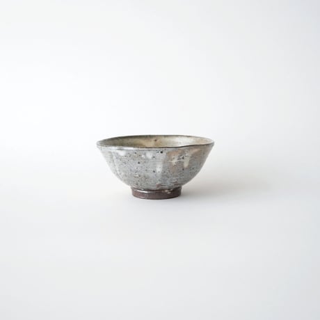 梅田健太郎・飯碗 (粉引) 灰っぽい
