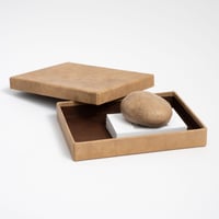 太田一永・白鹿胡桃染め箱 / 葉書①