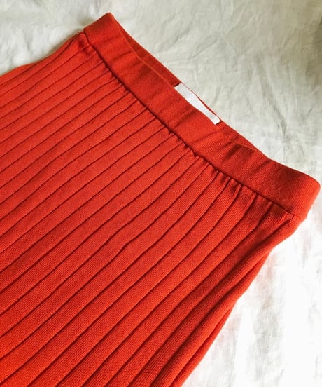 Extra Fine Merino Wool wide rib knit sewn skirt (vermillion)