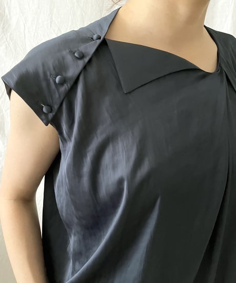 kassen sleeveless asymmetry tops（2colors）