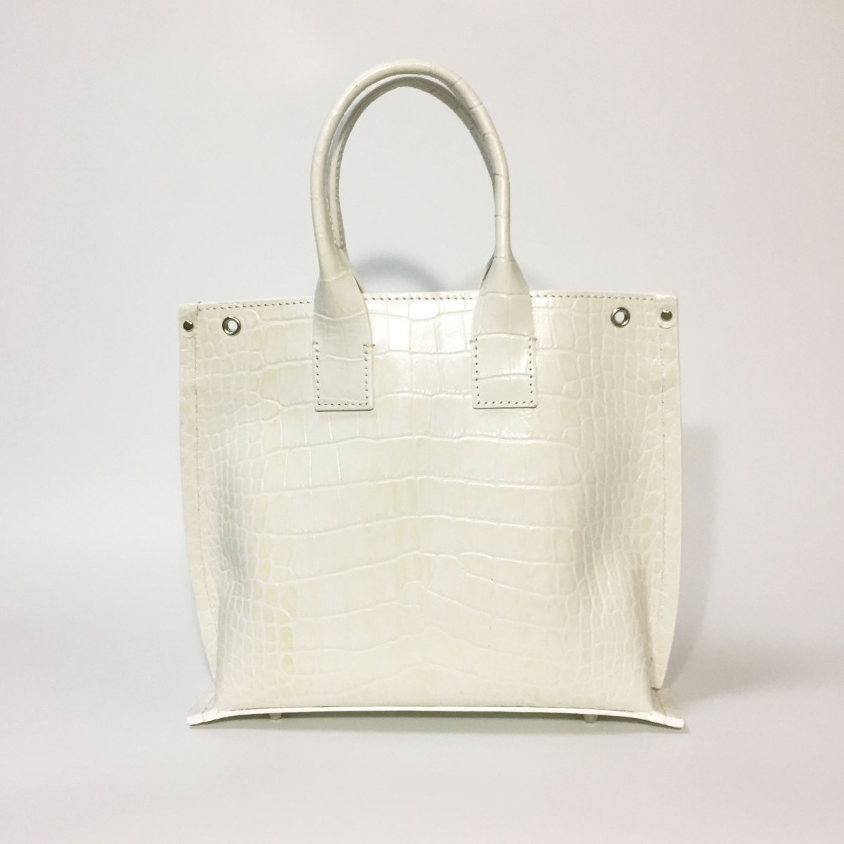 ANYA HINDMARCH　2way ショルダーバッグ　レザー　白　ハトメ ANYA HINDMARCH2way ショルダーバッグレザー白ハトメ