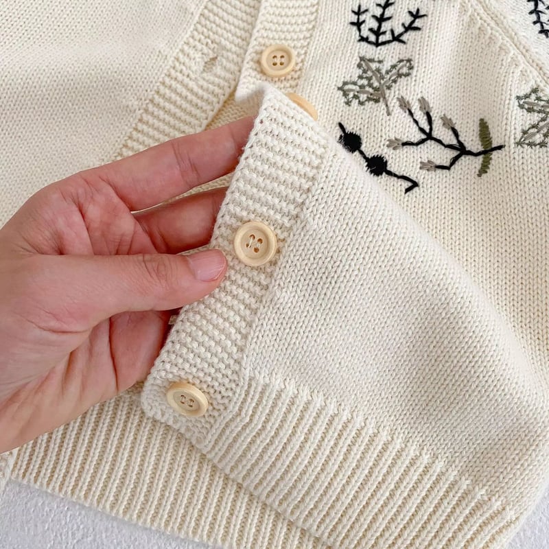 アイボリー刺繍ニットカーディガンorアイレットニットサロペット アイボリー刺繍ニットカーディガンorアイレットニットサロペット