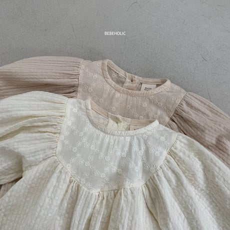 即納【bebeholic】flower embroidery  rompers (be18)