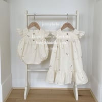 姉妹お揃いエンブロイダリーpetitフラワーロンパースorワンピース(3138)