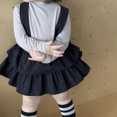 リブトップス×サス付きフリルスカートコーデ(3305)