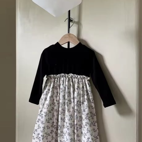 jennybebe 姉妹お揃いbackブラックリボンフラワー切替ロンパースorワンピース(1118)