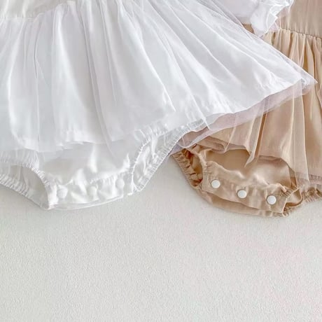 white/brown ワンカラーエンブレムチュールスカートロンパース(1132)