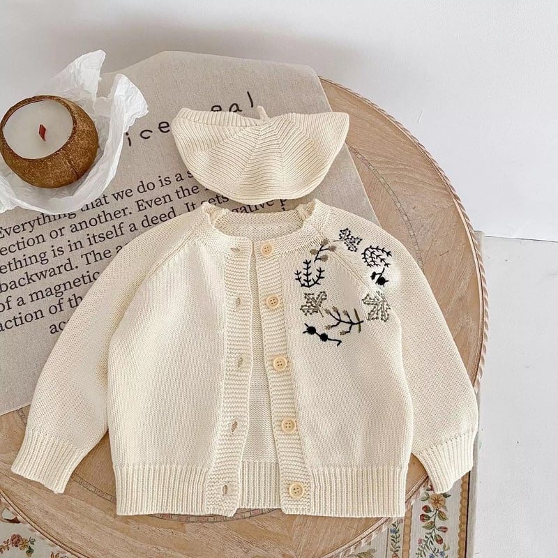 アイボリー刺繍ニットカーディガンorアイレットニットサロペット