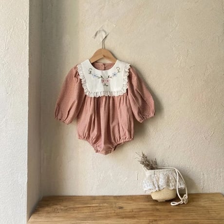 ギンガムチェックレース刺繍スタイ風ロンパース(3393)