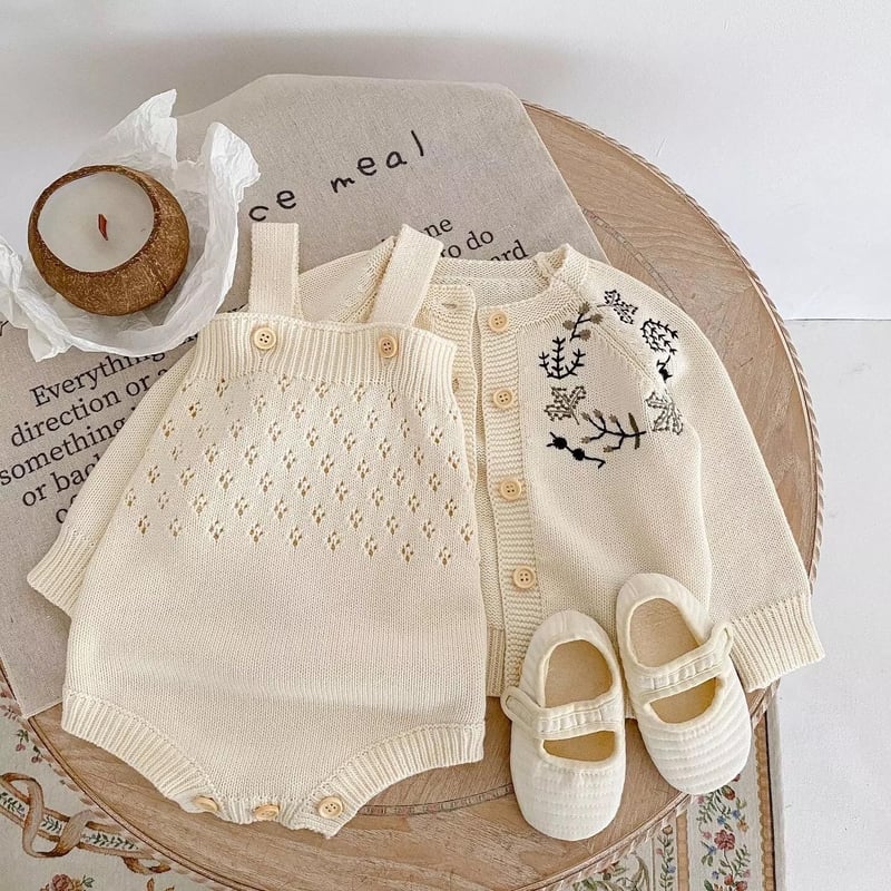 アイボリー刺繍ニットカーディガンorアイレットニットサロペット