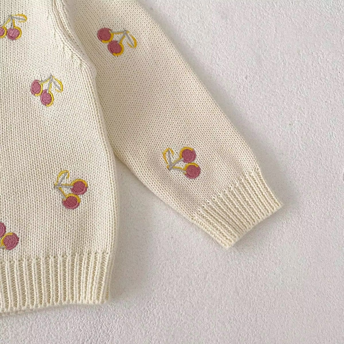 S05【Bonpoint】Fayana チェリー刺繍カーディガン 6~18M (#104) チェリーレッド刺繍ニットカーディガン(667) | こどもふく moco kids