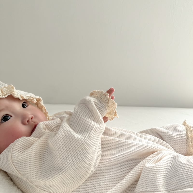 ボンネット付きワッフルフリルロンパース(4041) | こどもふく