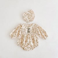 ボンネット付きベージュフローラルフリルロンパース(1794)