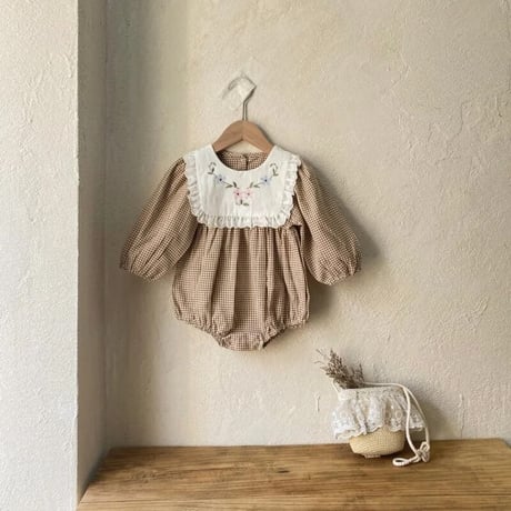 ギンガムチェックレース刺繍スタイ風ロンパース(3393)