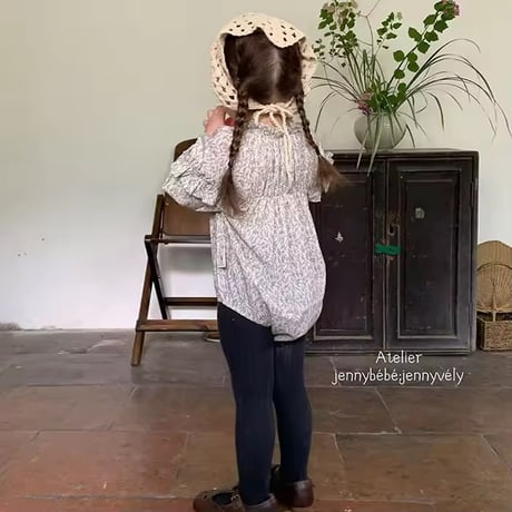 jennybebeスリーブフリルモノトーンリーフフラワーロンパース(1599)