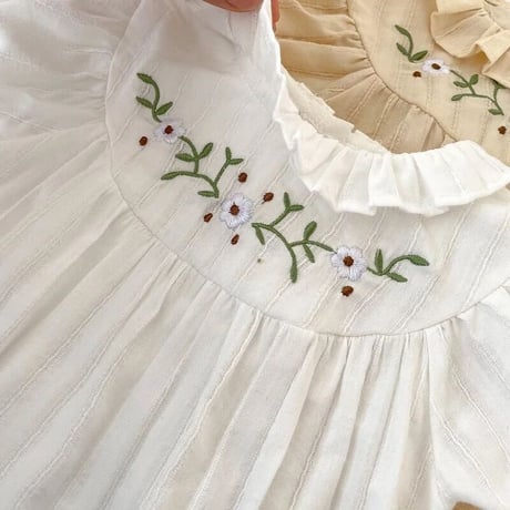 petit collar フラワー刺繍パフスリーブロンパース(3132)