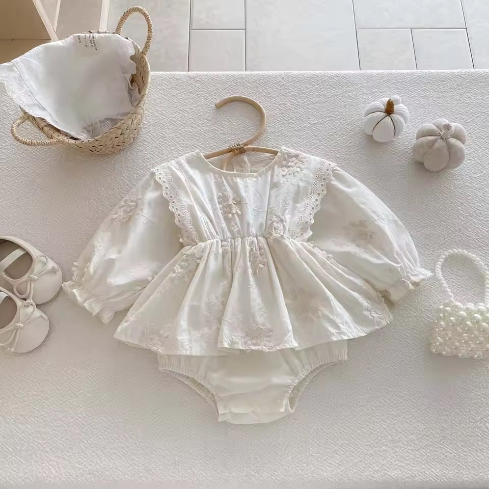 エンブロイダリーロンパース コットンレースエンブロイダリーハイウエストスカートロンパース