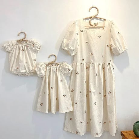 ママとお揃い小花柄刺繍ぽわんロンパースorワンピース(4101)