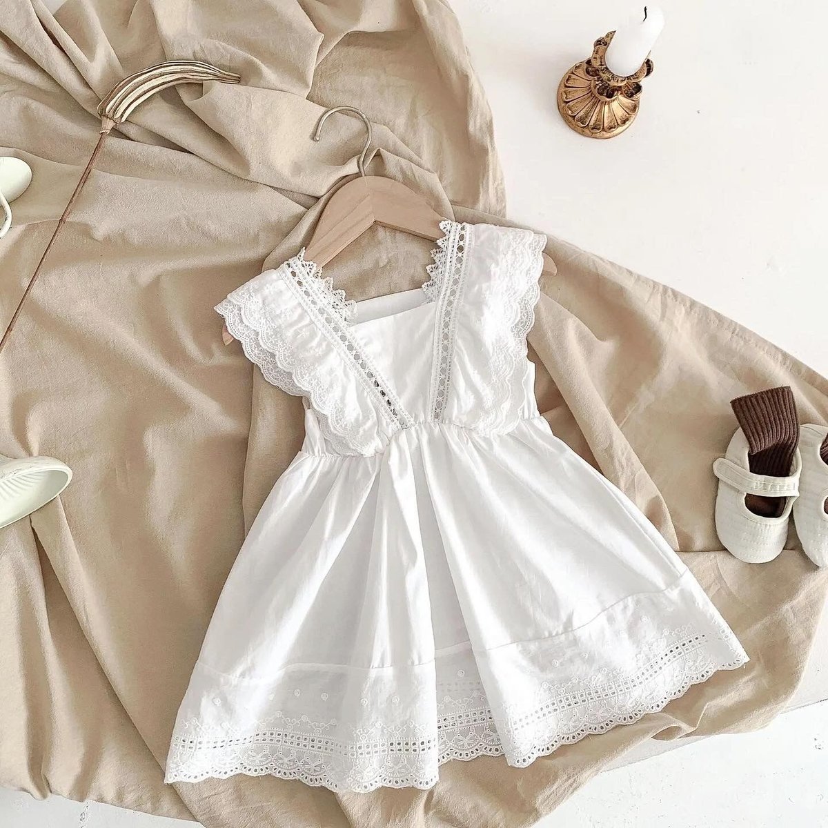 ホワイトコットンレースVラインワンピース(2698) | こどもふく moco kids