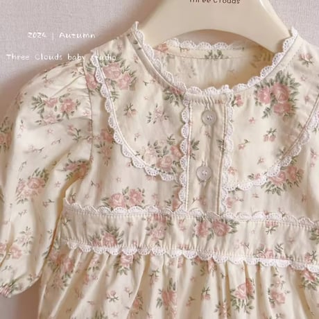 pale-colored flowersロンパース(959)