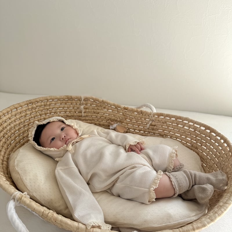 ボンネット付きワッフルフリルロンパース(4041) | こどもふく moco kids