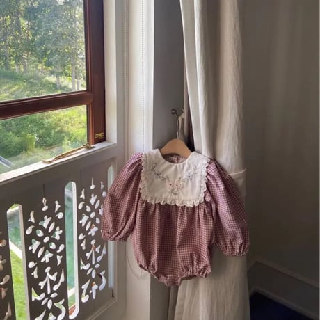 ギンガムチェックレース刺繍スタイ風ロンパース(3393)
