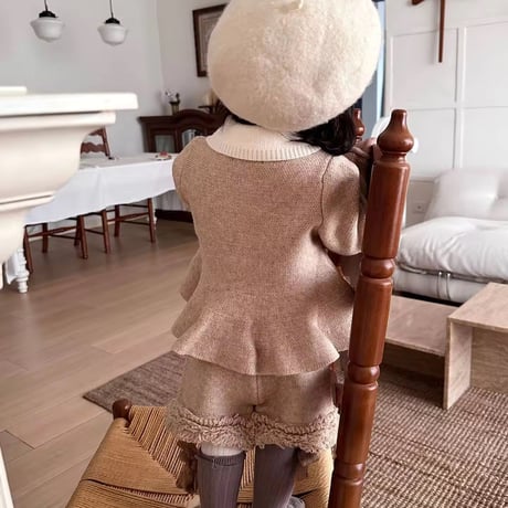 beige/red ペプラムニットショートパンツセットアップ(835)