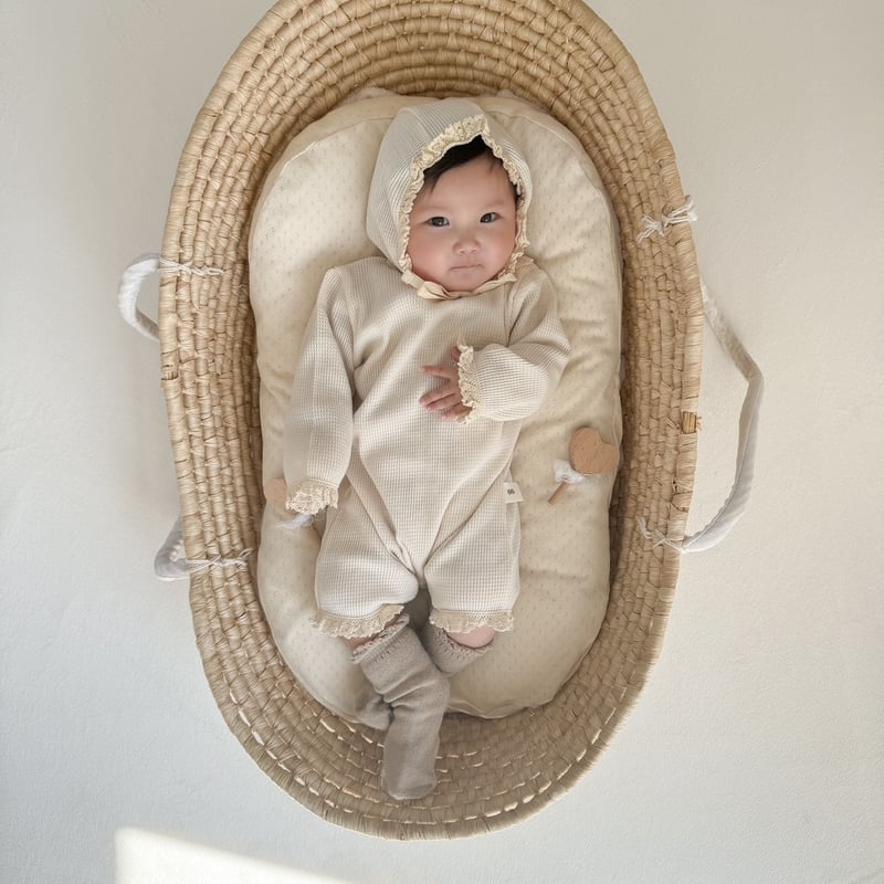 ボンネット付きワッフルフリルロンパース(4041) | こどもふく moco kids