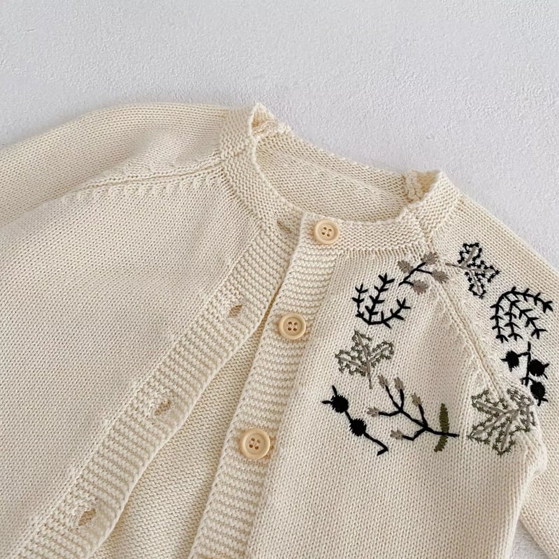 アイボリー刺繍ニットカーディガンorアイレットニットサロペット アイボリー刺繍ニットカーディガンorアイレットニットサロペット