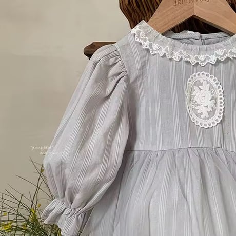 jennybebeボンネット付きブローチ刺繍ブルーグレーチュールロンパース(1596)