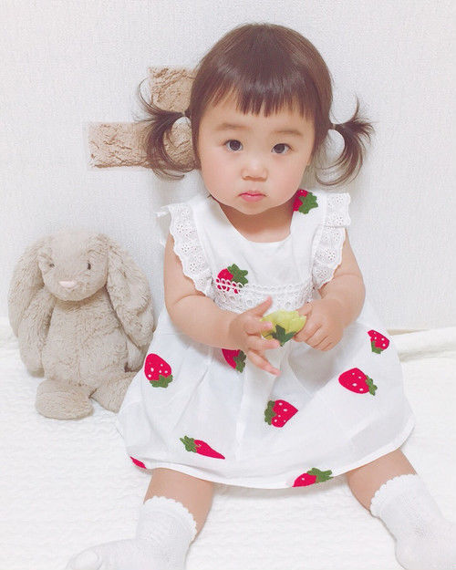 いちご刺繍ワンピース(382) | こどもふく moco kids