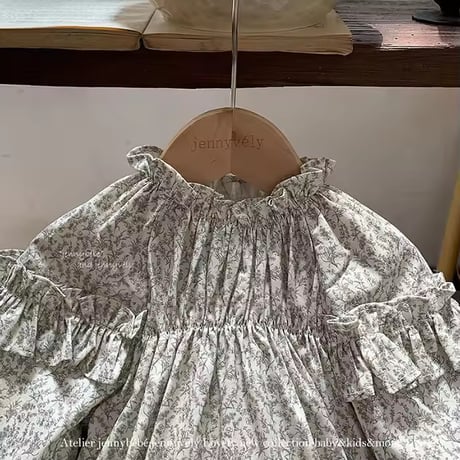 jennybebeスリーブフリルモノトーンリーフフラワーロンパース(1599)