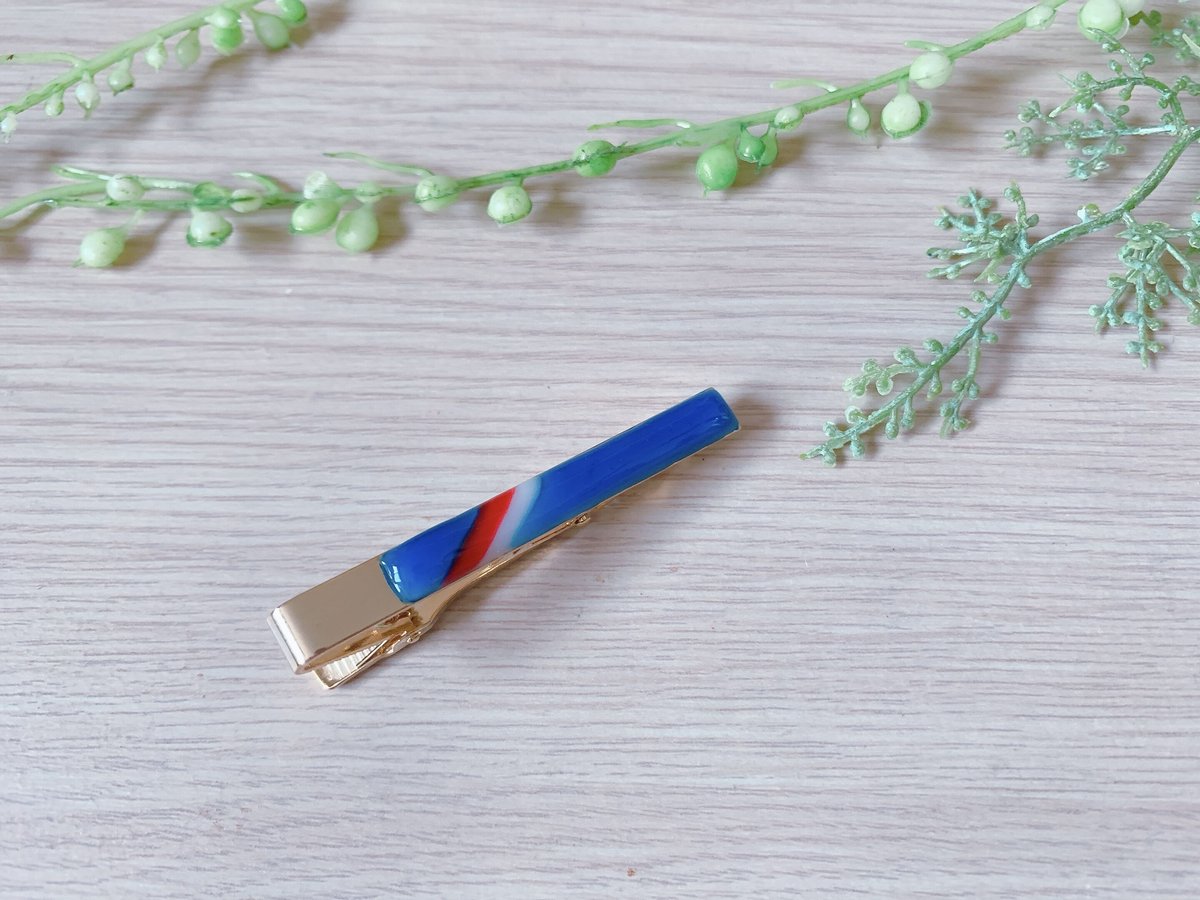 O-051】トリコロール レジン ネクタイピン | TricoloreDaisy